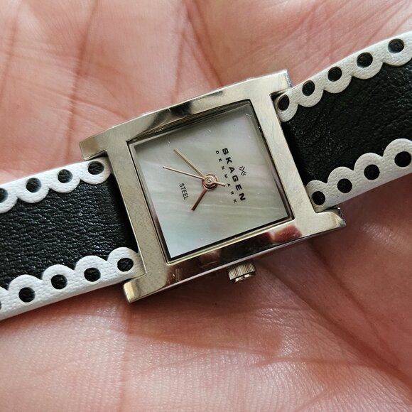 Skagen Denmark Women Wrist Watch Black Genuine Leather Strap Analog - Picture 1 of 6